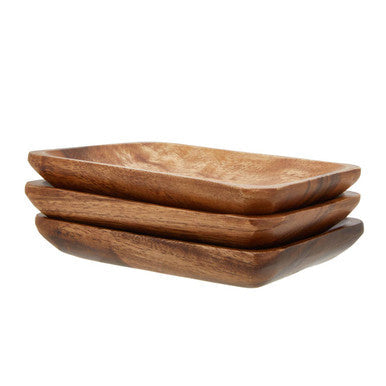 Detail view of the raised rim on the acacia dish