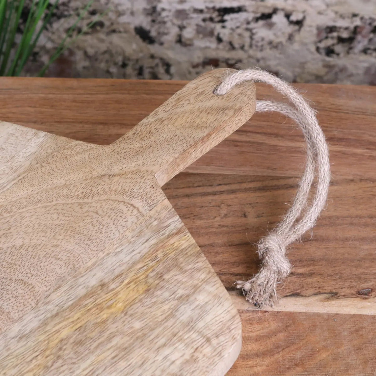 General Store Mango Wood Chopping Board with Handle 50 cm