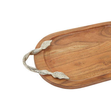 Close-up of the natural grain of the acacia wood tray