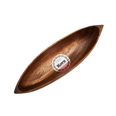 Close-up of the natural grain on the boat shaped dish
