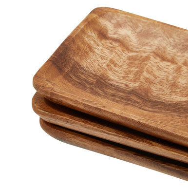 Close-up of the natural grain on the acacia dishes