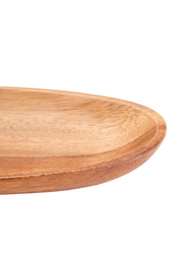 Close-up of the natural grain on the acacia oval dish