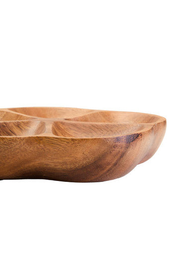 Close-up of the natural grain on the flower serving dish
