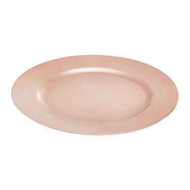 Close-up detail of the rose gold charger plate's smooth edge