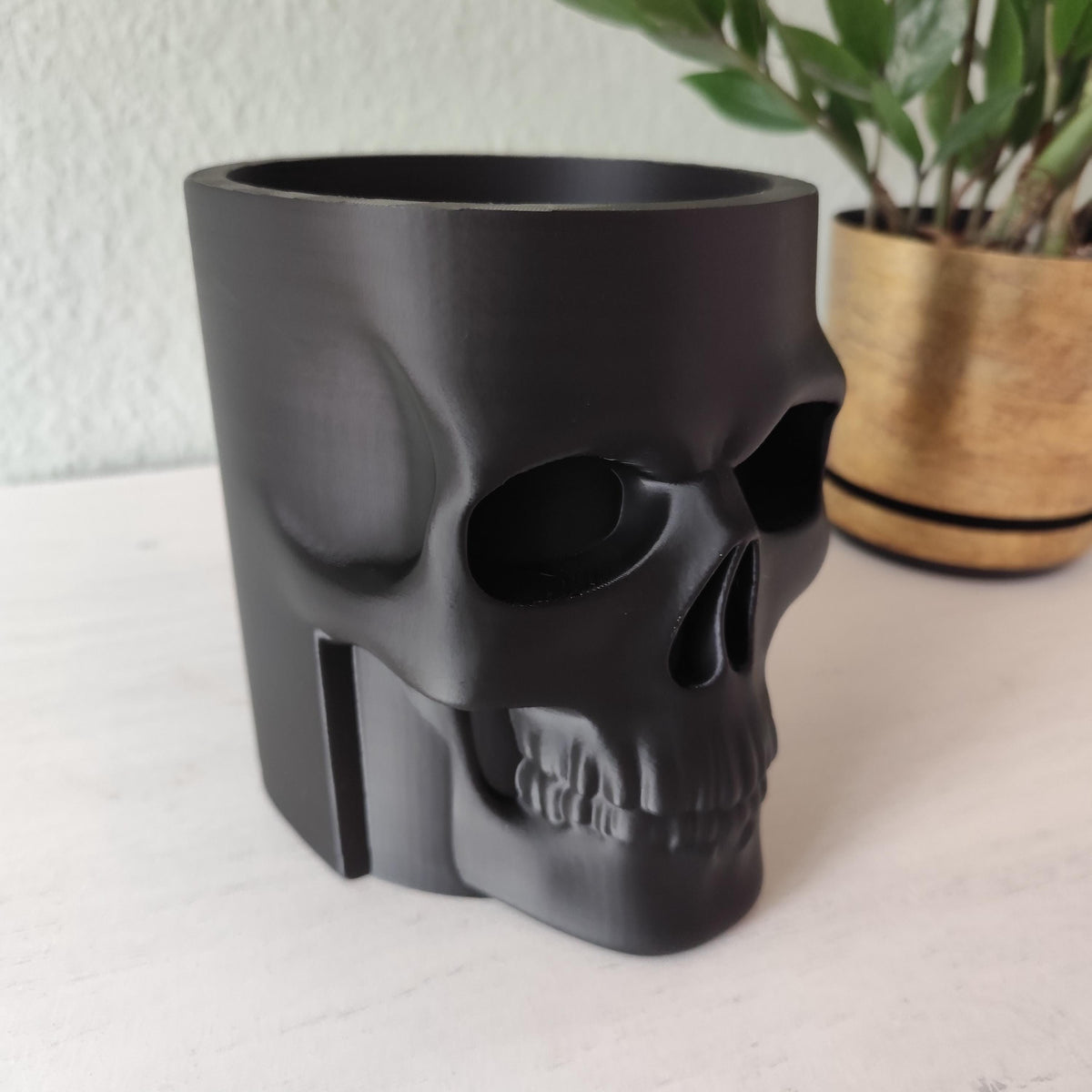3D-Printed Skull Whisky Bottle Holder