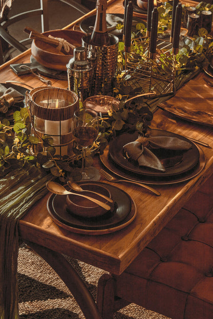Side view of the round acacia wood serving plate