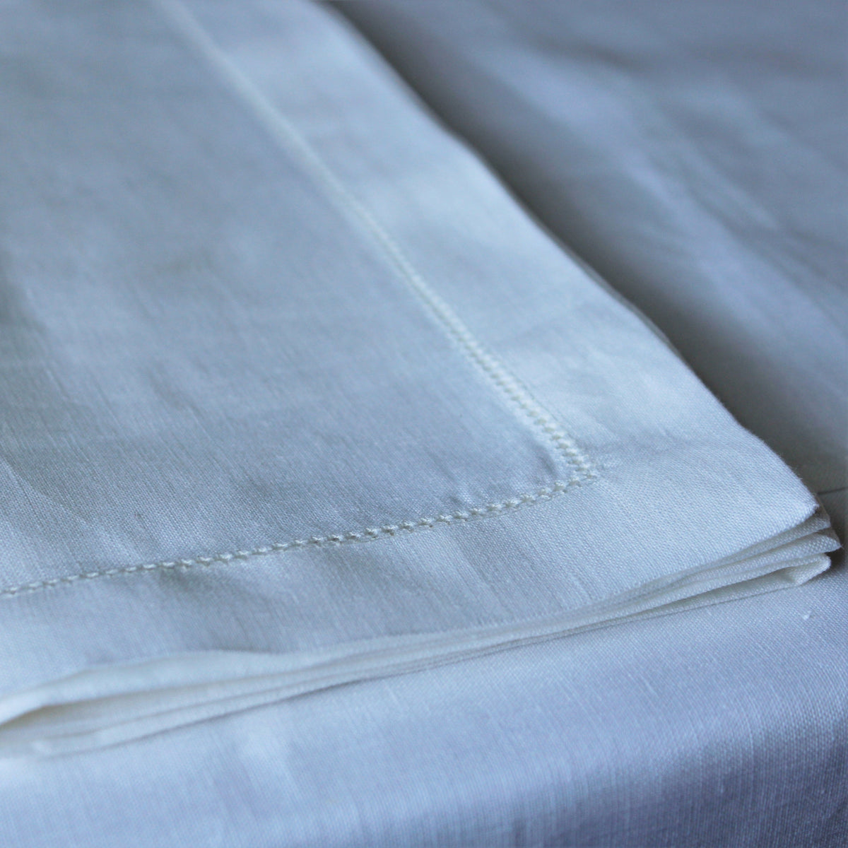 Dormitory Stanhope Hemstitched White Linen Napkin & Placemat