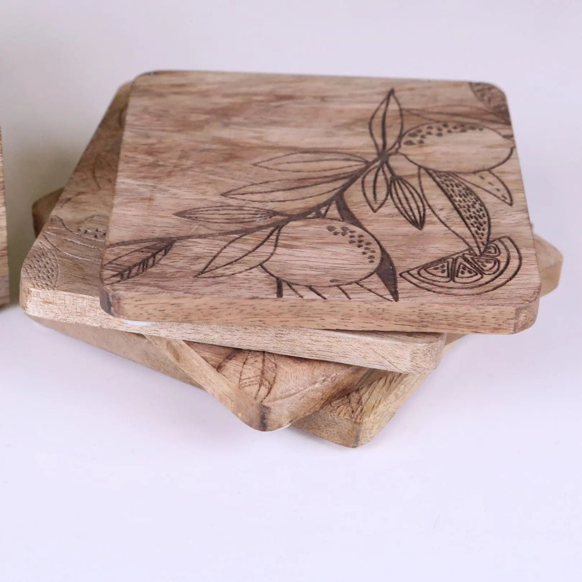Saitras Mango Wood Coasters with Holder, Engraved Citrus, Set of 4