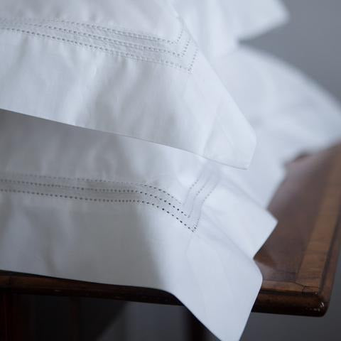 Dormitory Stanhope White Hemstitched Percale Duvet Cover, Pillowcases & Flat Sheet