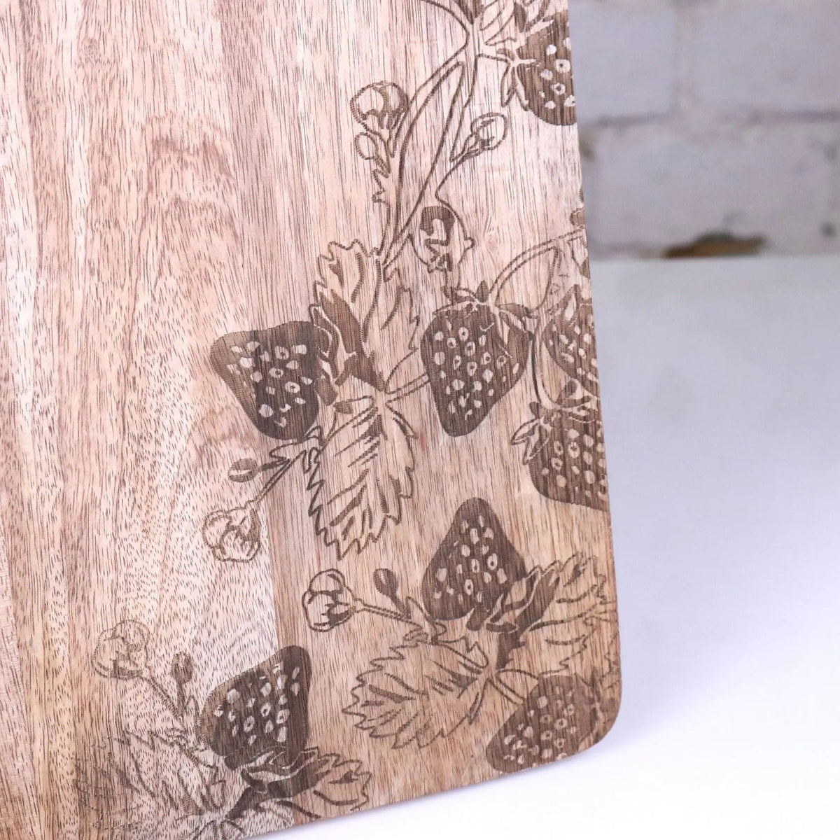 Thaniya Mango Wood Chopping Board 50 cm, Engraved Strawberry Design