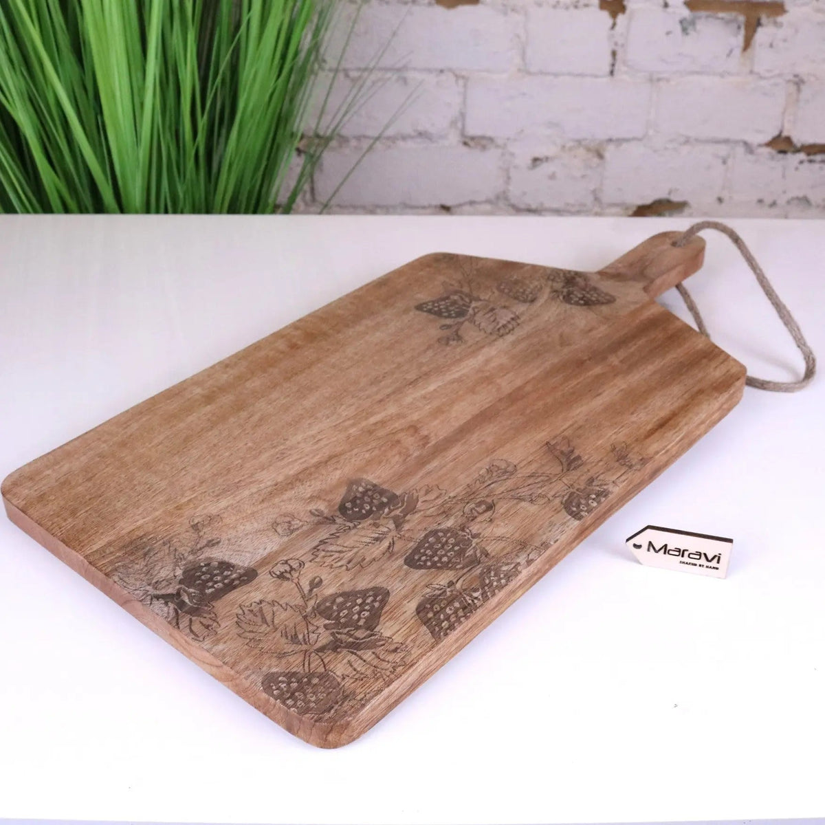 Thaniya Mango Wood Chopping Board 50 cm, Engraved Strawberry Design