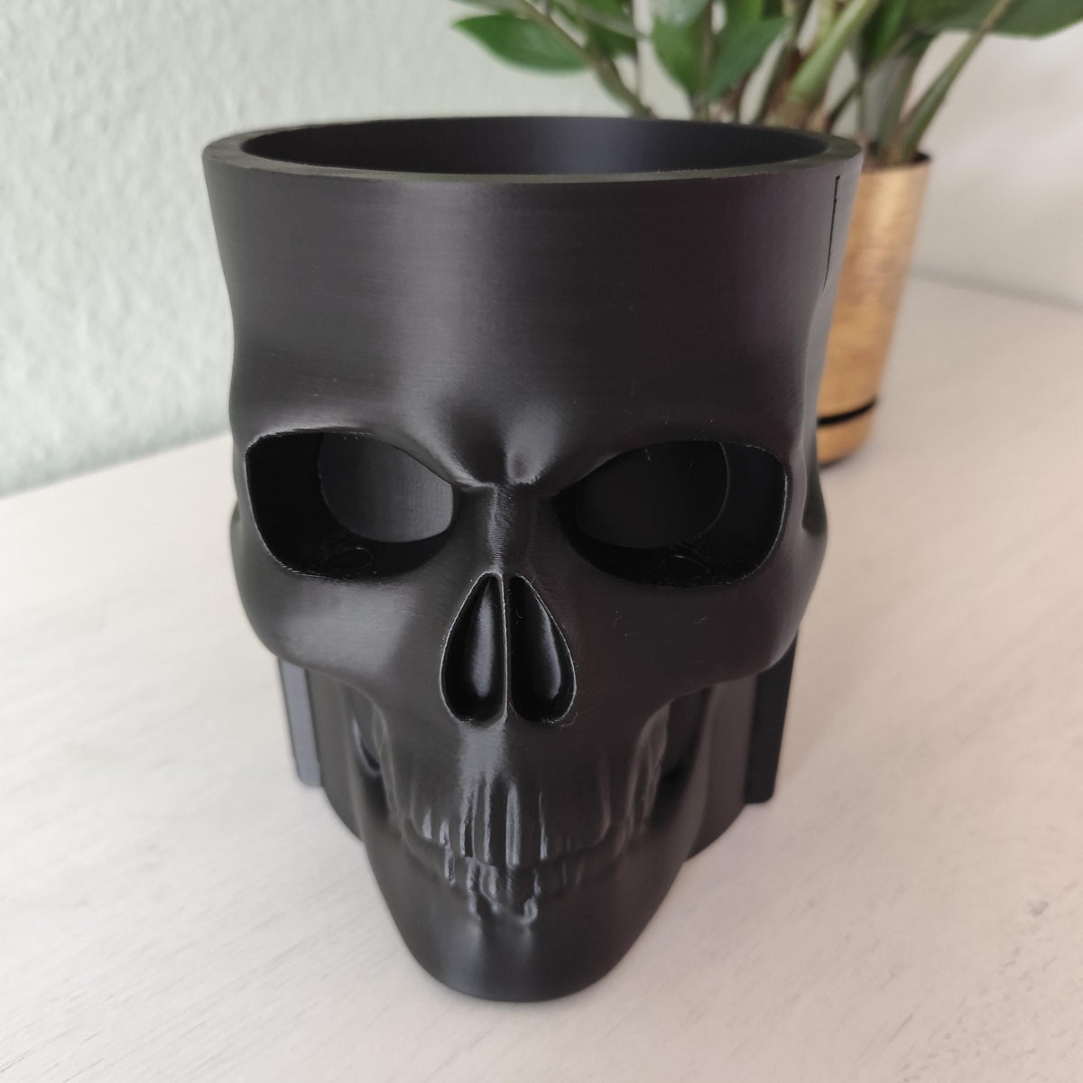 3D-Printed Skull Whisky Bottle Holder